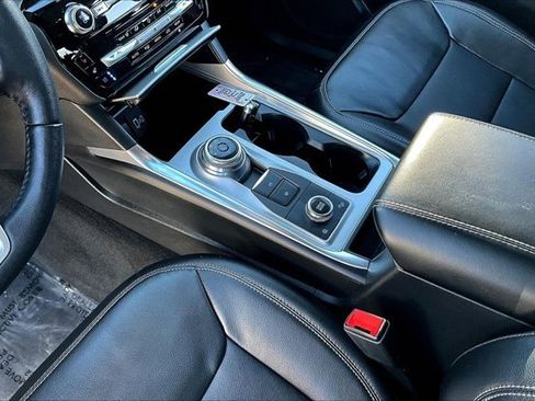 Used 2023 Ford Explorer Limited image 18