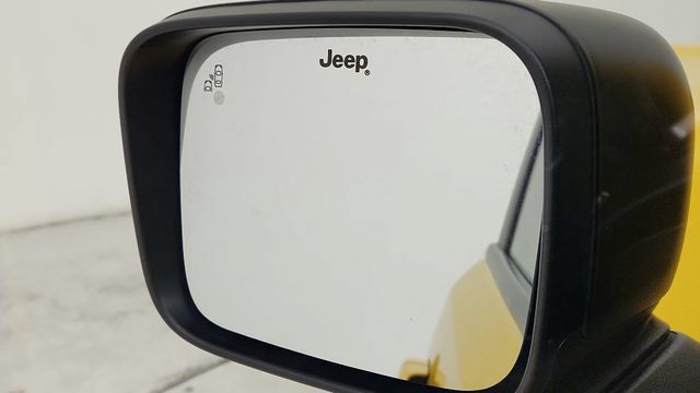Used 2023 Jeep Renegade Latitude AWD/4WD image 17