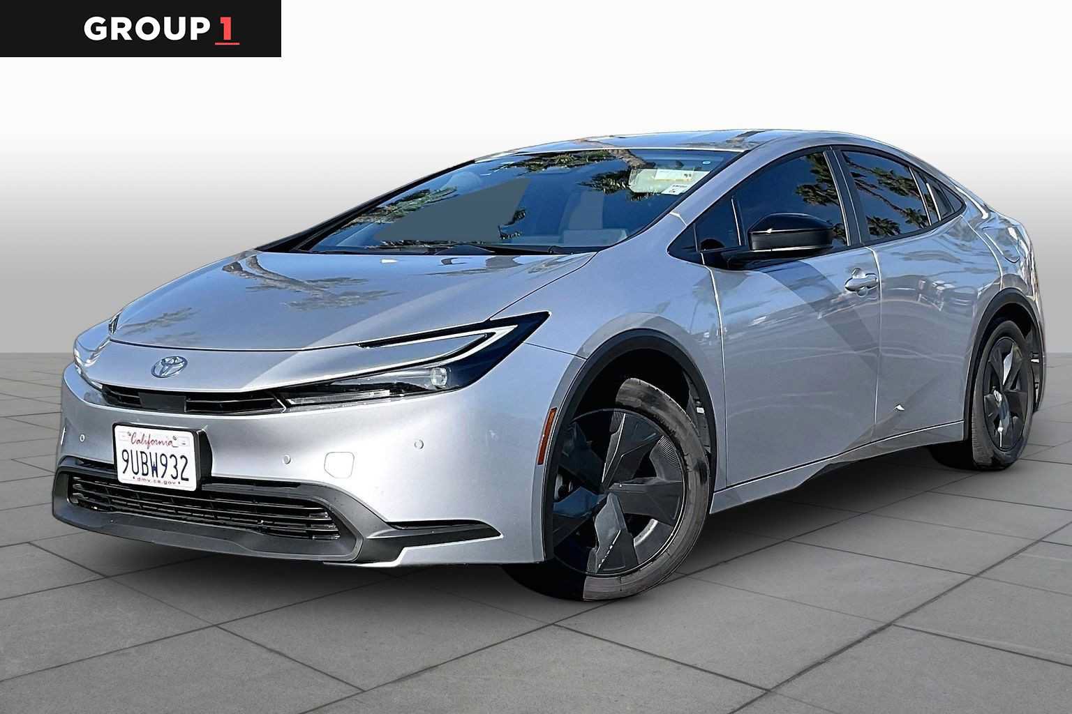 Certified 2025 Toyota Prius LE FWD image 1