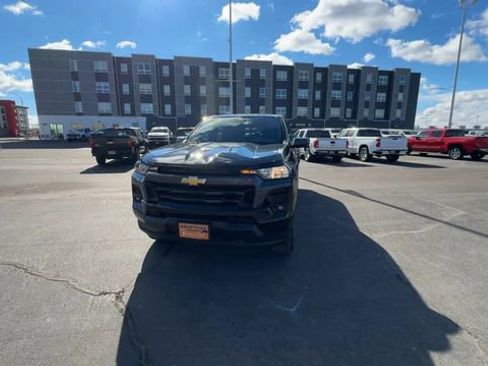 Used 2023 Chevrolet Colorado LT w/ LT Convenience Package II image 3