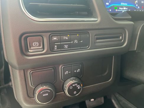 Used 2023 Chevrolet Tahoe LT w/ Luxury Package image 16