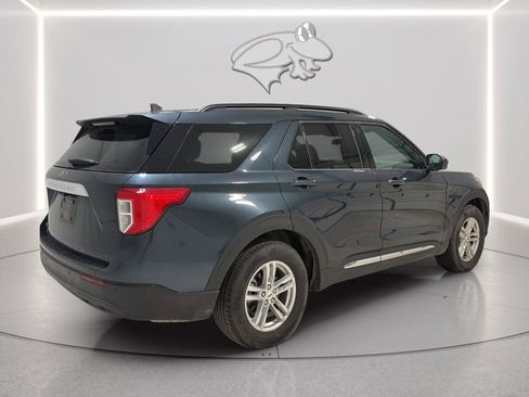Certified 2024 Ford Explorer XLT RWD image 5