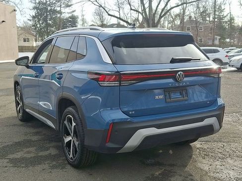 Certified 2025 Volkswagen Tiguan SE w/ Panoramic Sunroof Package image 8