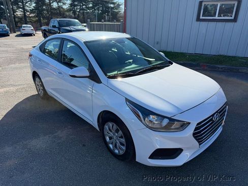 Used 2022 Hyundai Accent SE image 3