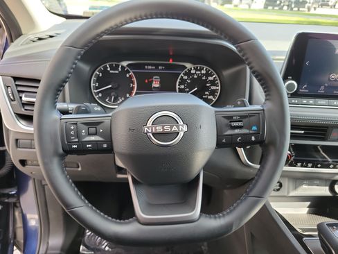 Used 2025 Nissan Rogue SV FWD image 27