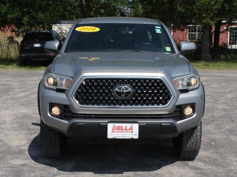 Used 2019 Toyota Tacoma TRD Off-Road AWD/4WD image 2