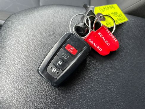 Used 2025 Toyota RAV4 XLE image 22