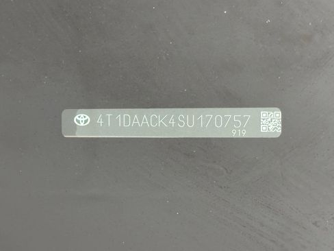 Used 2025 Toyota Camry LE image 32