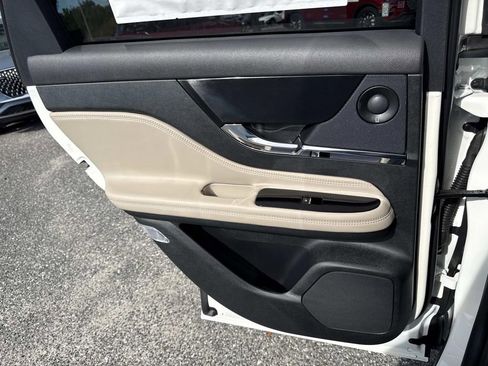 New 2026 Lincoln Corsair Reserve image 13