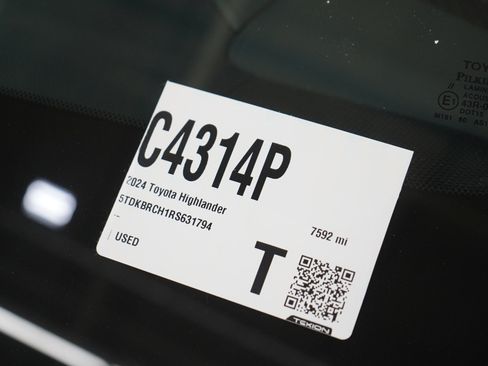 Used 2024 Toyota Highlander XLE image 31