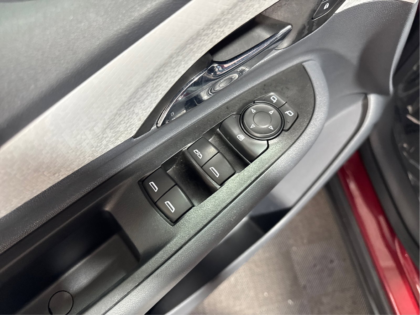 Used 2021 Chevrolet Bolt LT FWD image 30