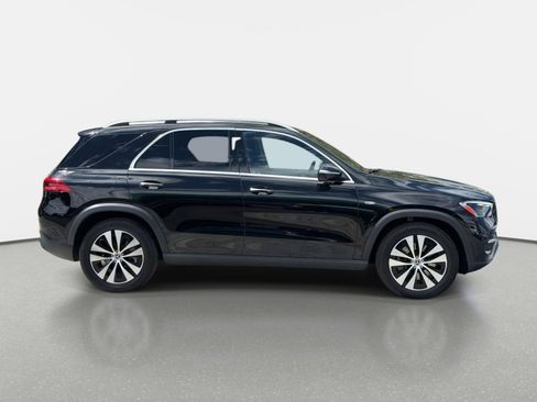 Used 2025 Mercedes-Benz GLE 450e 4MATIC image 2