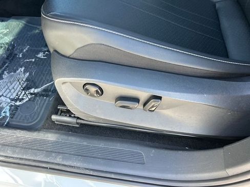 Used 2023 Volkswagen Tiguan SE image 30