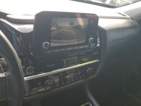 Used 2024 Nissan Pathfinder SV image 26