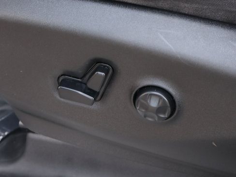 Used 2021 Chrysler Pacifica Touring-L w/ Uconnect Theater Family Group image 18