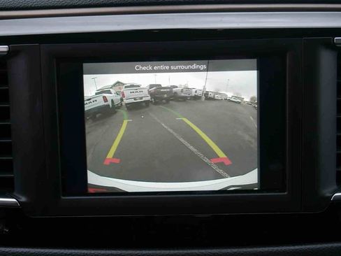 Used 2020 Chrysler Voyager LX image 31