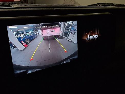 Used 2024 Jeep Wrangler Sahara image 17