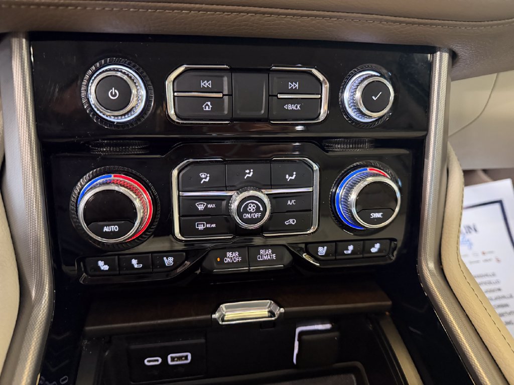 Used 2021 GMC Yukon Denali w/ Denali Premium Package AWD/4WD image 14