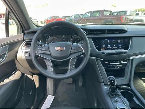 New 2025 Cadillac XT5 Luxury image 18
