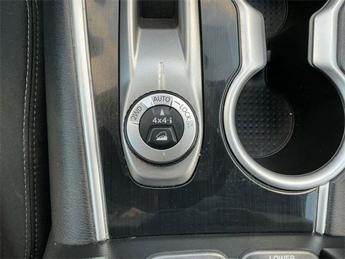 Used 2020 Nissan Pathfinder SV image 24