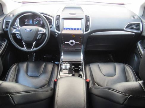 Used 2020 Ford Edge Titanium image 3