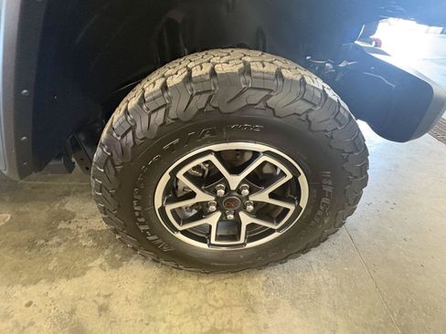 Used 2025 Jeep Wrangler Unlimited Rubicon w/ Convenience Group AWD/4WD image 14