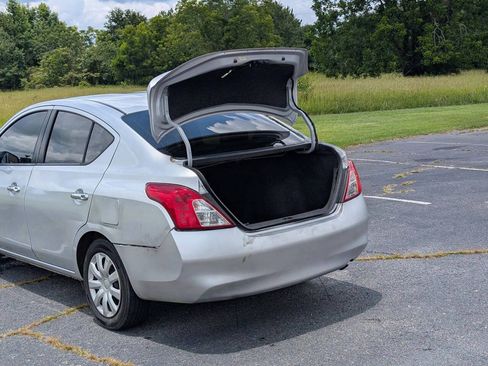 Used 2013 Nissan Versa SV FWD image 35