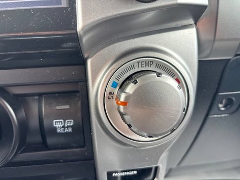 Used 2020 Toyota 4Runner SR5 AWD/4WD image 29