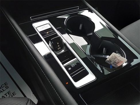 Used 2024 Volkswagen Atlas Cross Sport SE w/ Panoramic Sunroof Package image 21