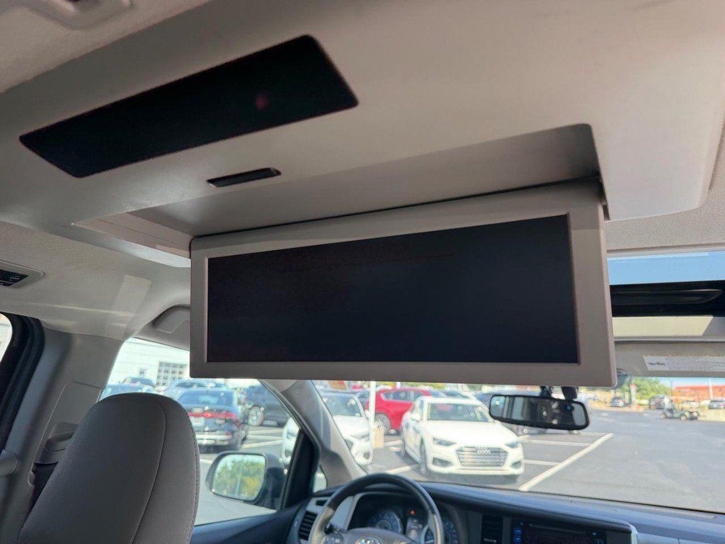 Used 2017 Toyota Sienna Limited Premium AWD/4WD image 11