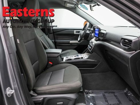 Used 2022 Ford Explorer XLT image 23