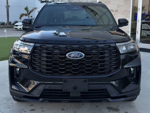 Used 2025 Ford Explorer ST-Line w/ ST-Line Street Pack image 4