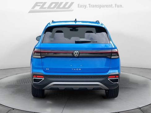 Certified 2025 Volkswagen Taos SE w/ Panoramic Sunroof Package image 7
