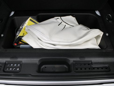 Used 2023 Jeep Wrangler Unlimited Sahara image 38