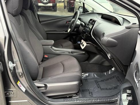 Used 2017 Toyota Prius image 8