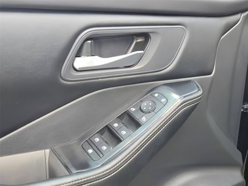 Used 2025 Nissan Rogue SV AWD/4WD image 20