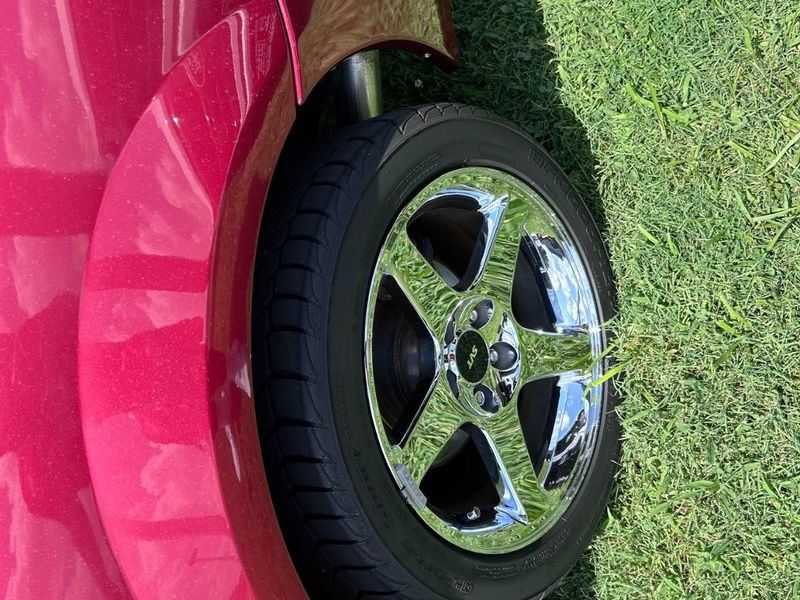 Used 2004 Ford Mustang Cobra RWD image 8
