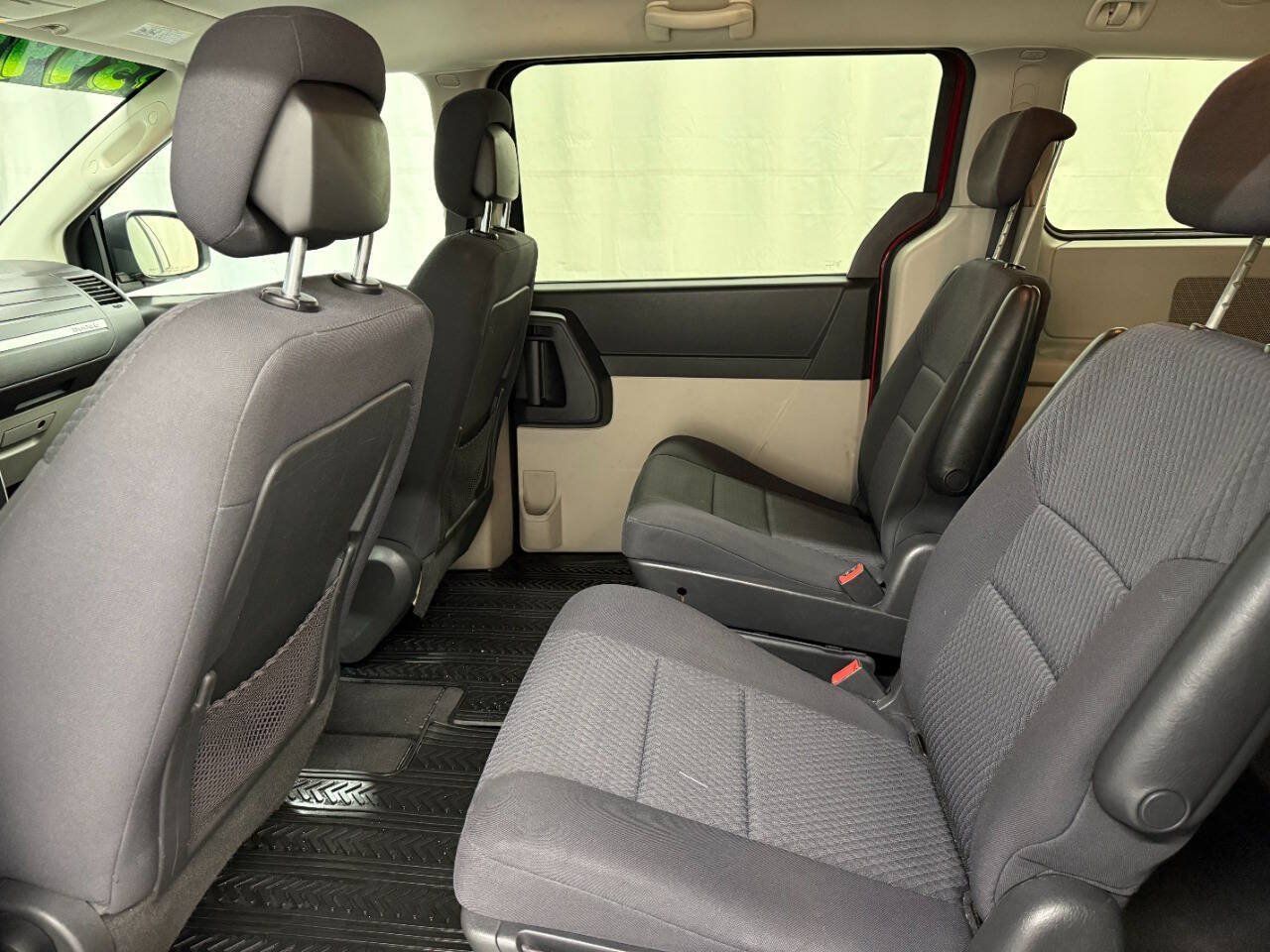 Used 2010 Dodge Grand Caravan SE FWD image 9