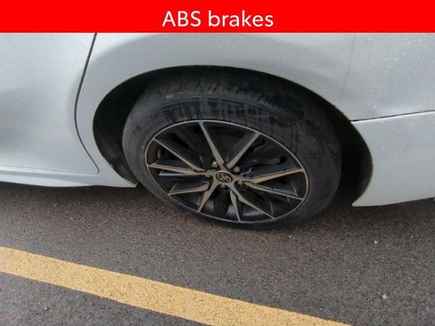 Used 2021 Toyota Camry SE image 5