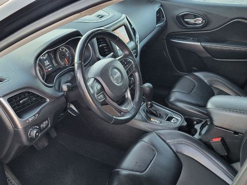 Used 2019 Jeep Cherokee Latitude Plus w/ Cold Weather Group image 5