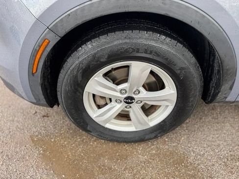Used 2023 Kia Sorento LX FWD image 8