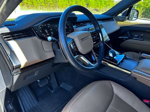 Used 2024 Land Rover Range Rover Sport SE image 18