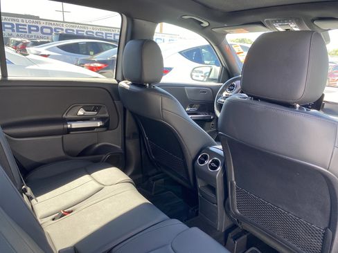 Used 2022 Mercedes-Benz GLB 250 4MATIC w/ Premium Package Lite image 22