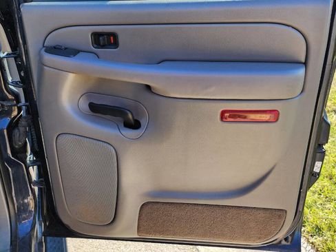 Used 2005 Chevrolet Avalanche LS w/ Preferred Equipment Group image 18