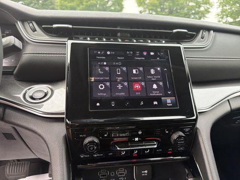 Certified 2023 Jeep Grand Cherokee Laredo w/ Luxury Tech Group I AWD/4WD image 31