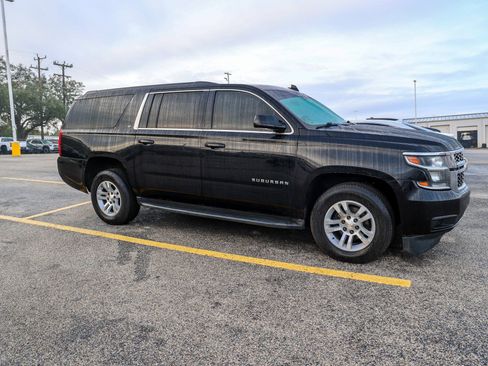Used 2019 Chevrolet Suburban LT image 7