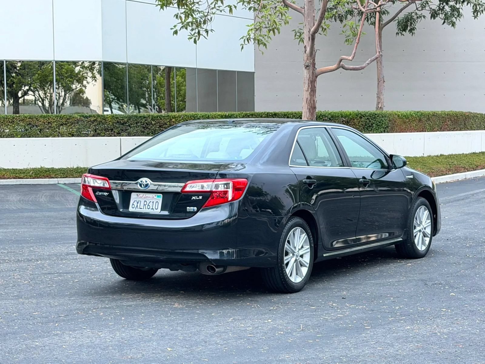 Used 2012 Toyota Camry XLE w/ Leather Pkg FWD image 3