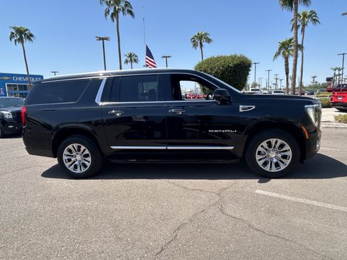 Certified 2025 GMC Yukon XL Denali AWD/4WD image 6