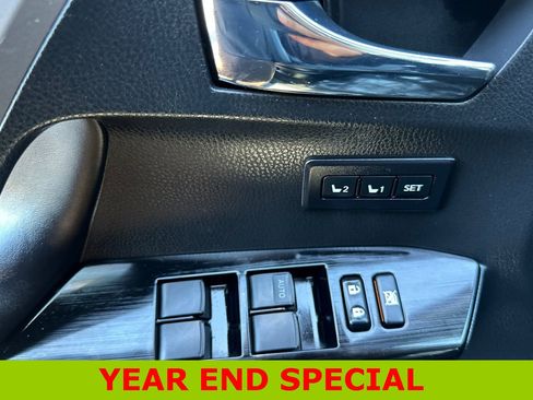 Used 2018 Toyota RAV4 Limited image 11