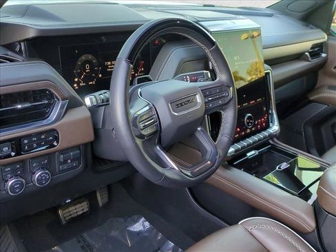 Used 2025 GMC Yukon Denali Ultimate image 10